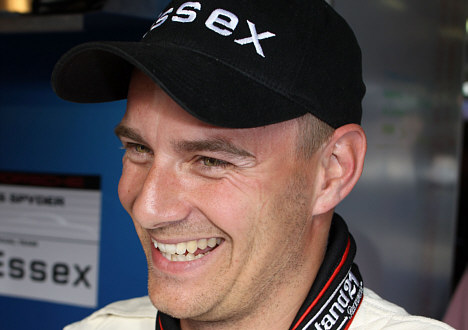 Casper Elgaard vandt LMP2 klassen i årets 24-timers Le Mans i en Porsche RS Spyder. I Copenhagen Historic Grand Prix i Fælledparken skal han også køre en Porsche RS Spyder – den er ”blot” 44 år ældre!